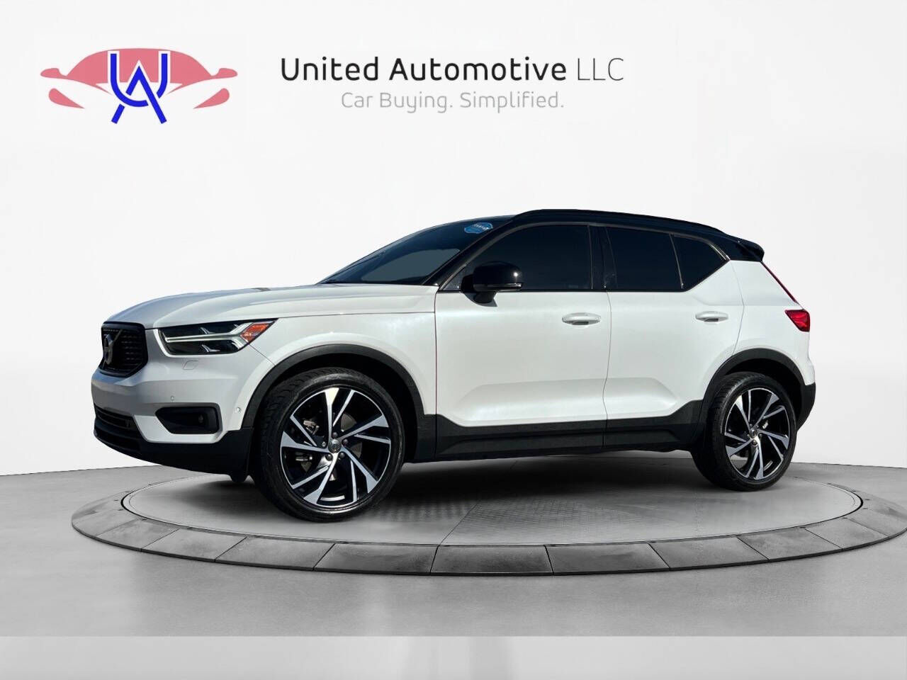 2019 VOLVO XC40