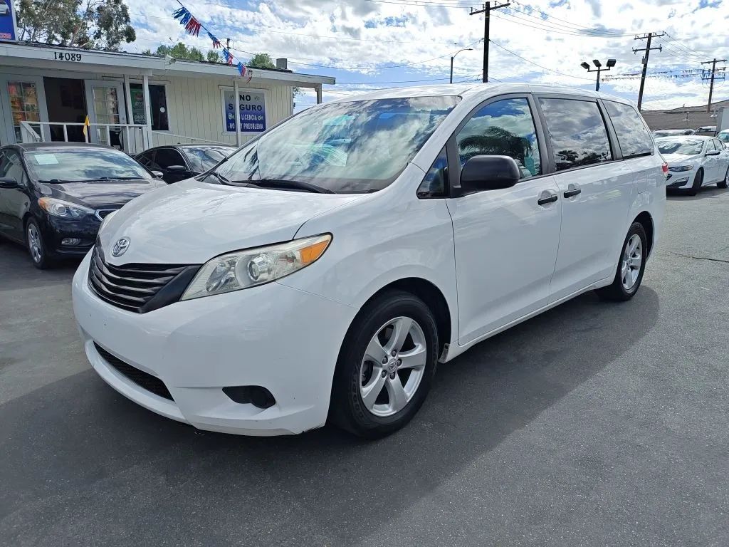 2012 TOYOTA Sienna