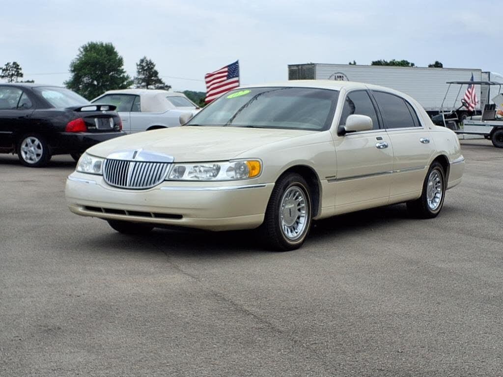 2002 LINCOLN Town Car