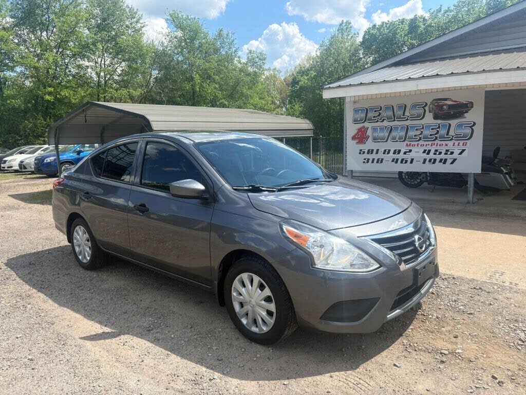 2017 NISSAN Versa