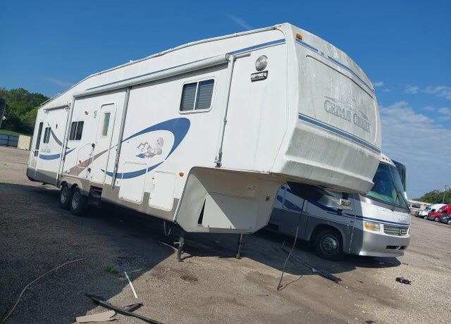 2004 FOREST RIVER Cedar Creek