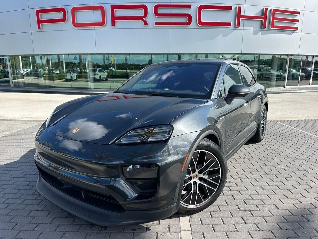 2025 PORSCHE Macan