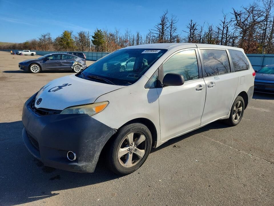 2012 TOYOTA Sienna