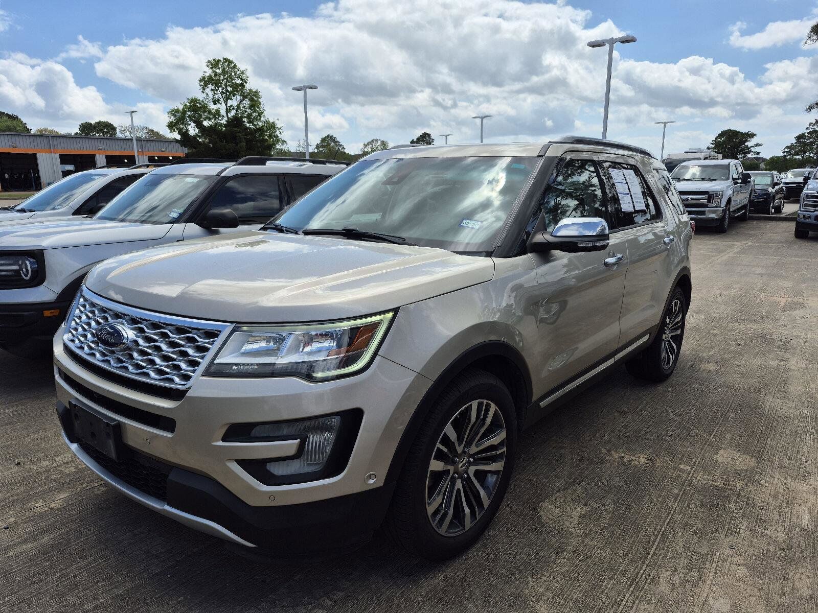 2017 FORD Explorer