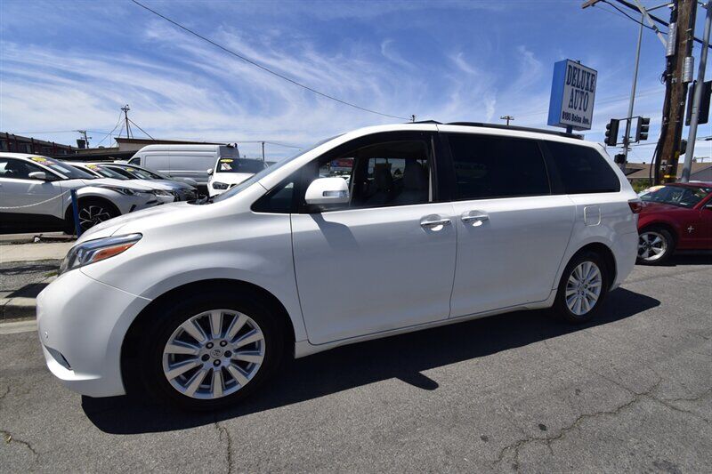 2017 TOYOTA Sienna