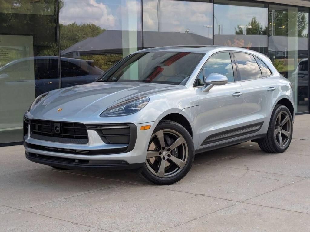 2026 PORSCHE Macan