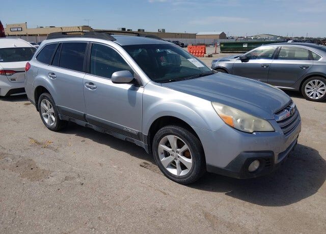 2013 SUBARU Outback