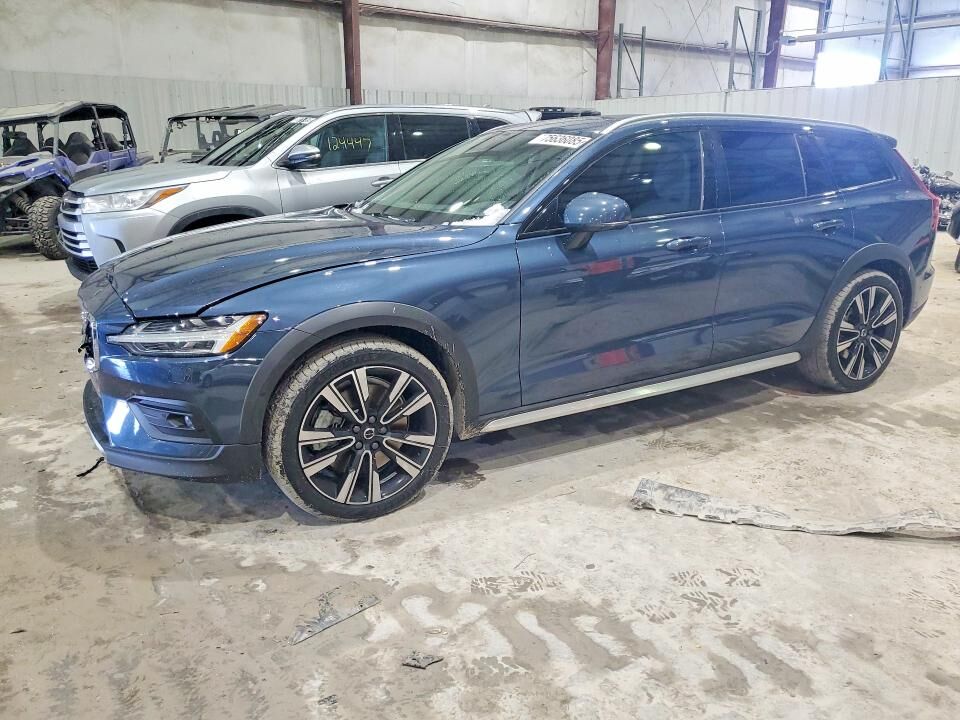 2020 VOLVO V60CC