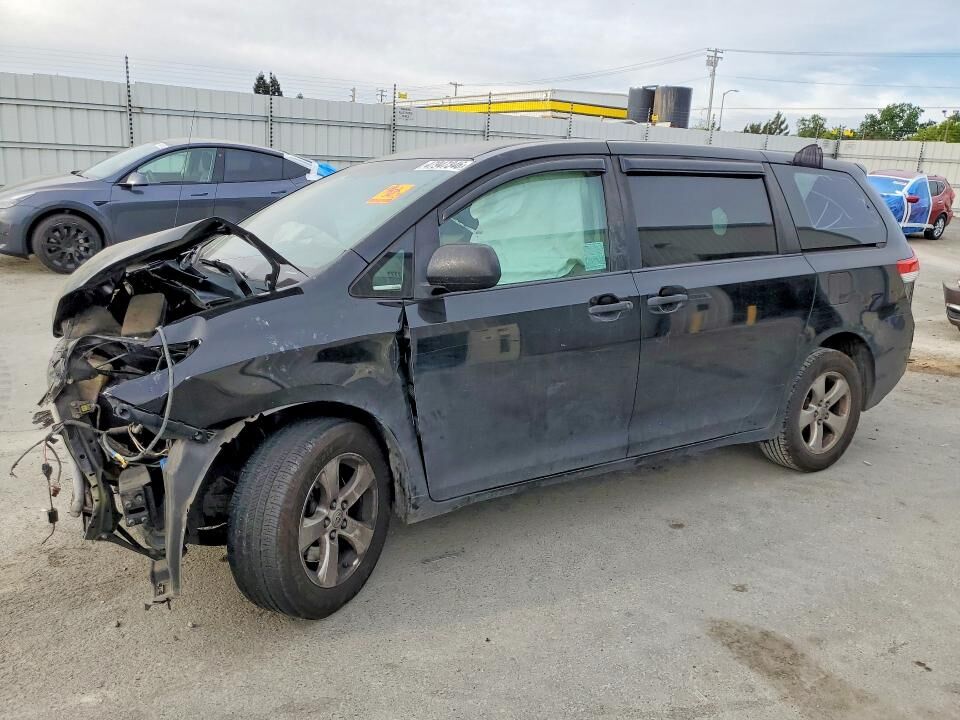 2011 TOYOTA Sienna