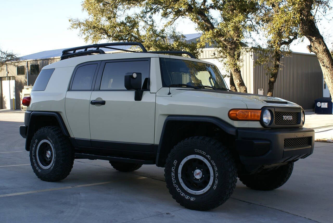2010 TOYOTA FJ Cruiser