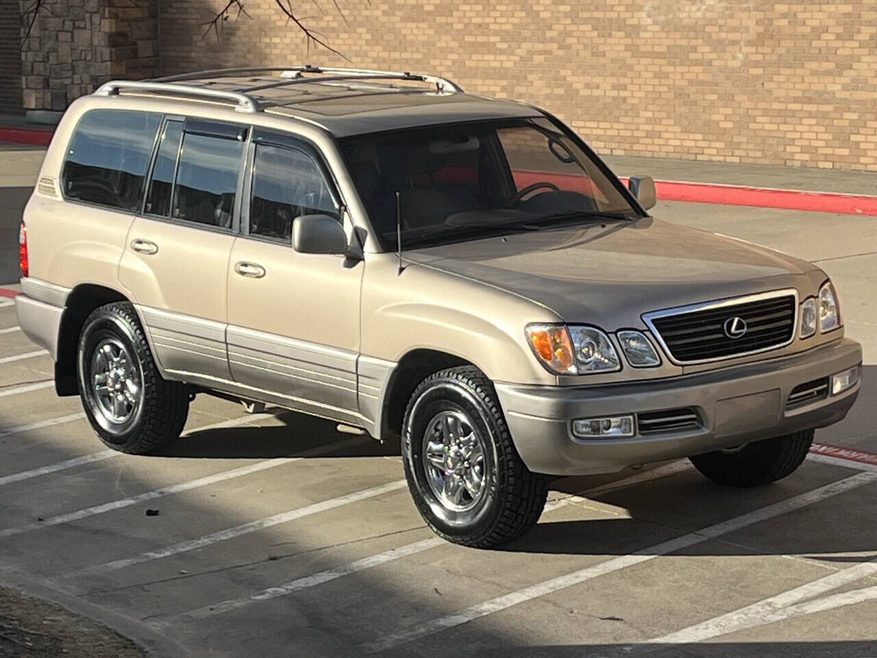2001 LEXUS LX