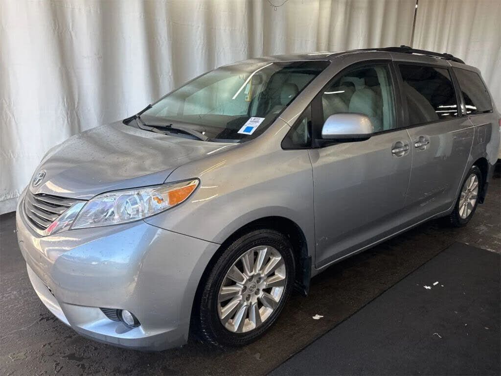 2013 TOYOTA Sienna