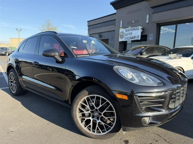 2018 PORSCHE Macan