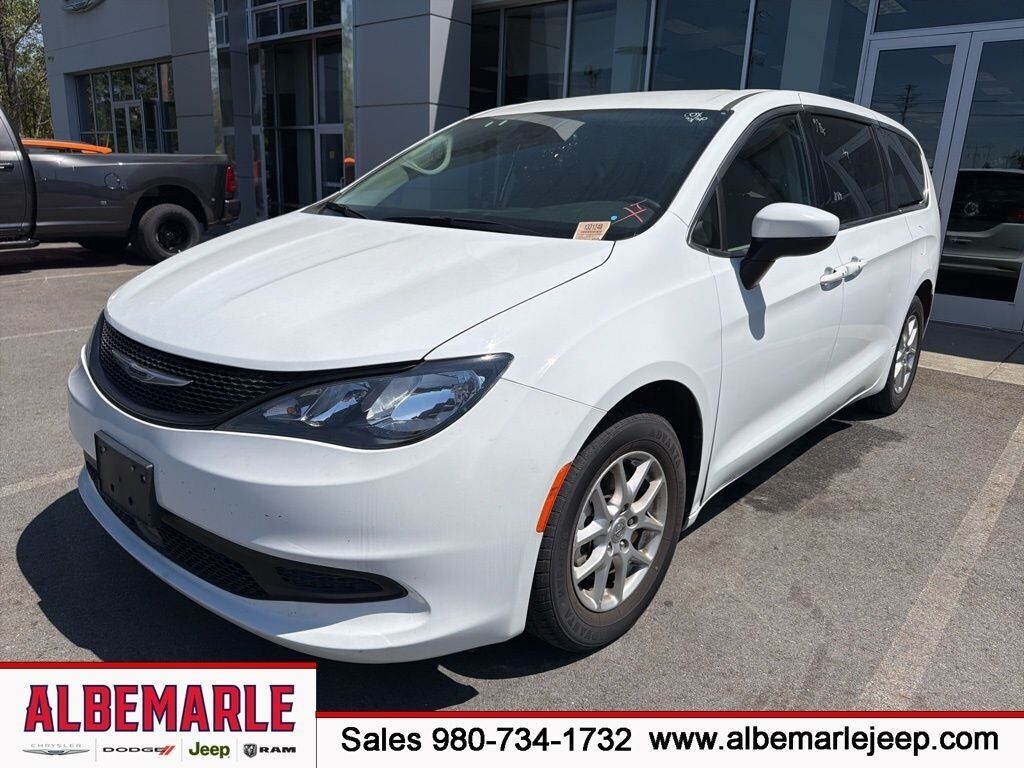 2023 CHRYSLER Voyager