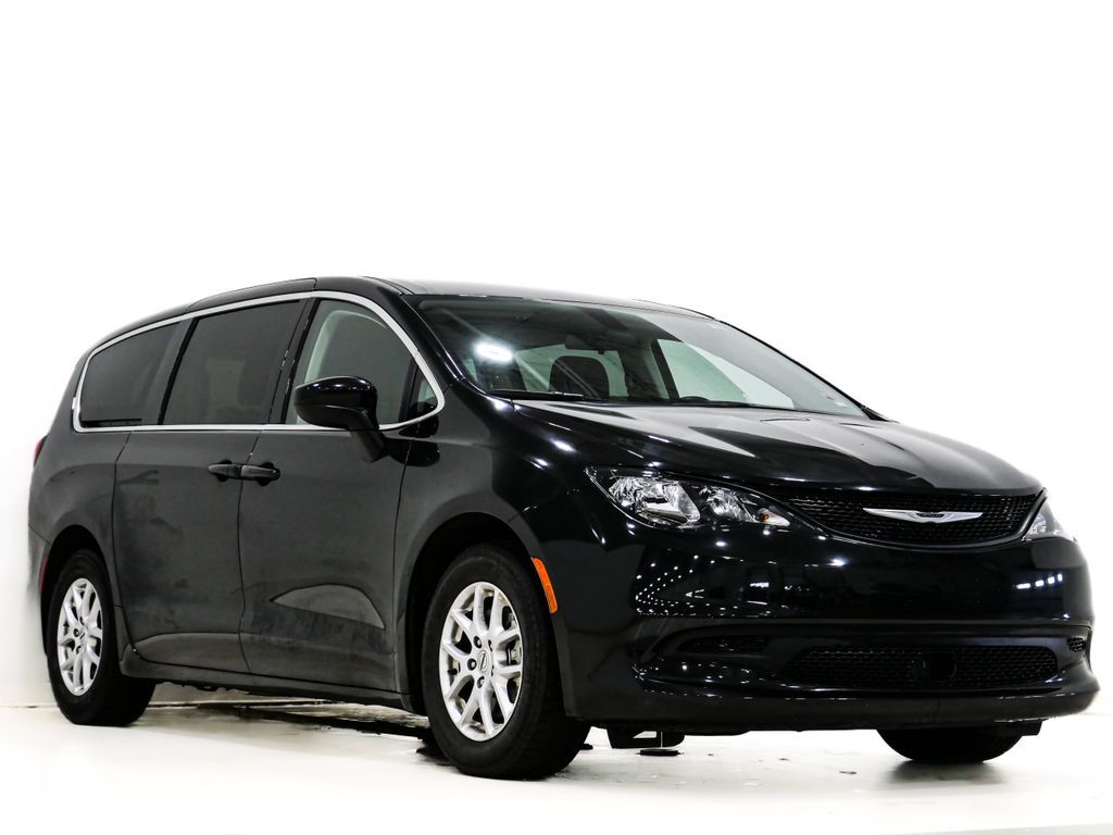 2022 CHRYSLER Voyager