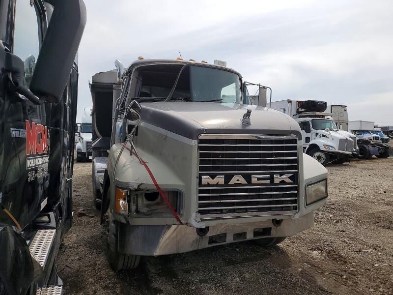 2001 MACK CH