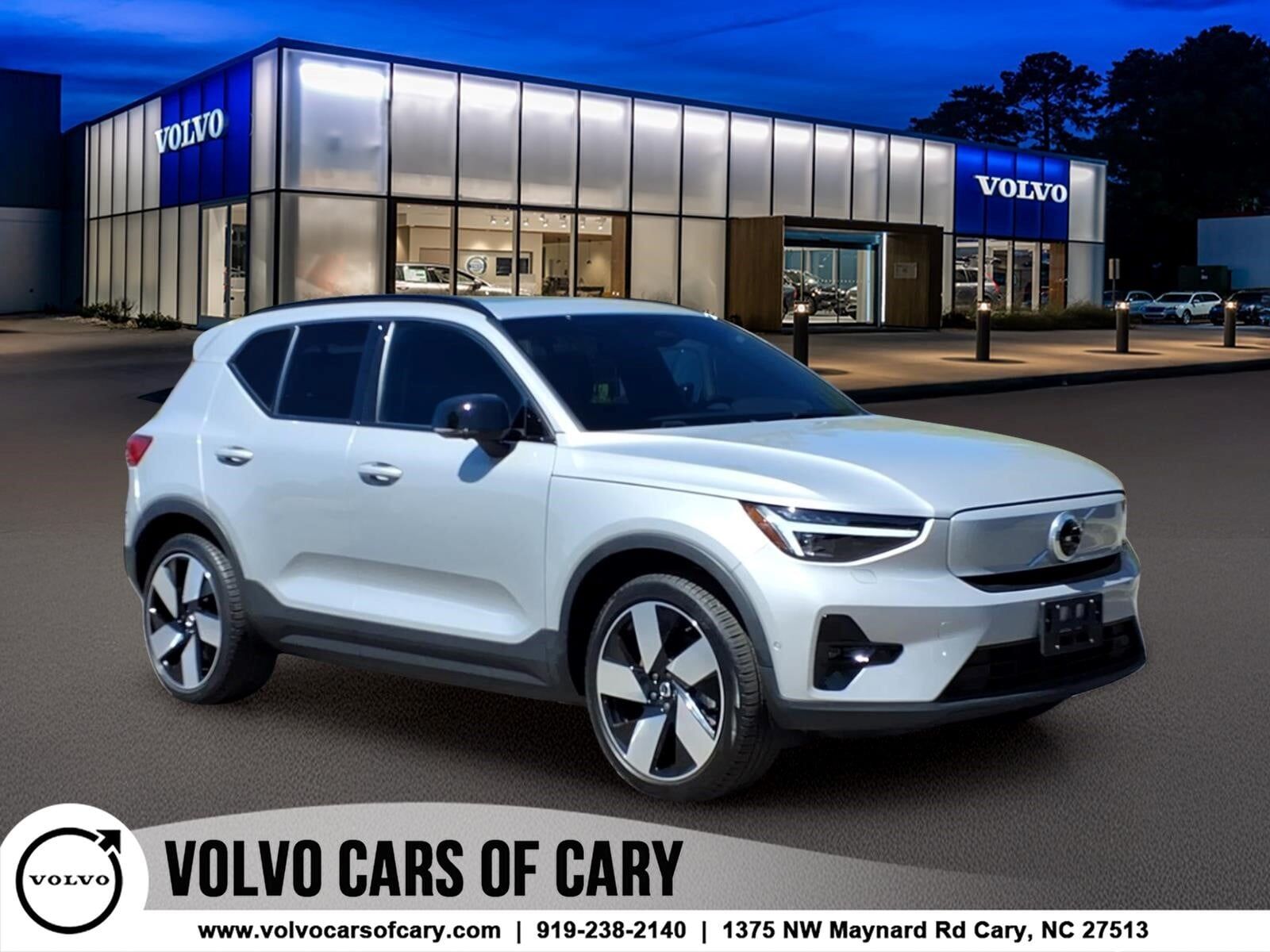 2024 VOLVO XC40