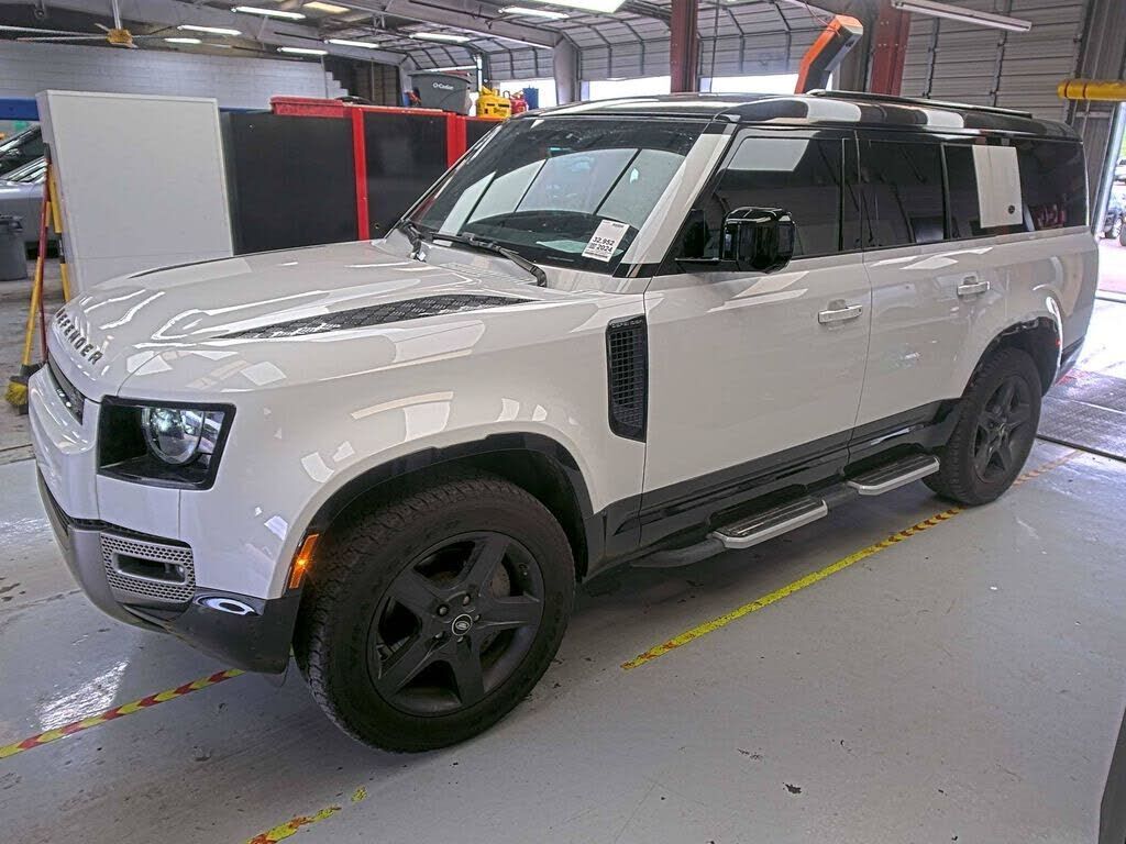 2024 LAND ROVER Defender