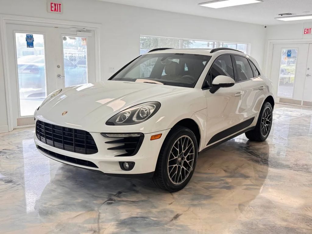 2016 PORSCHE Macan