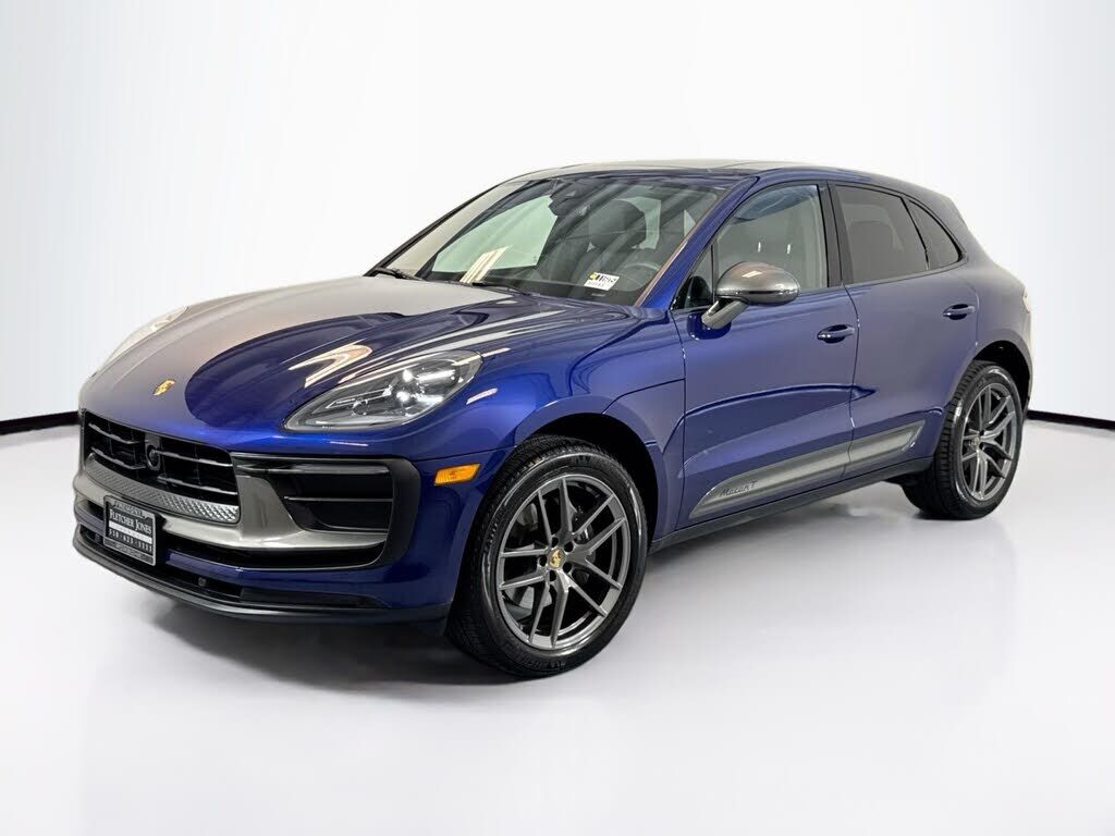 2025 PORSCHE Macan
