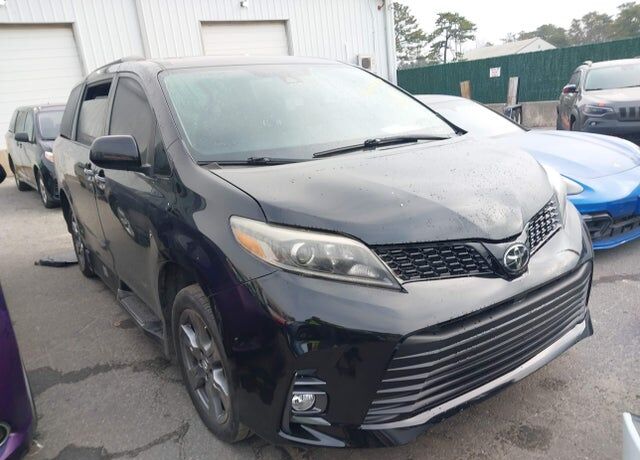 2018 TOYOTA Sienna