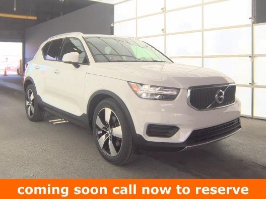2020 VOLVO XC40