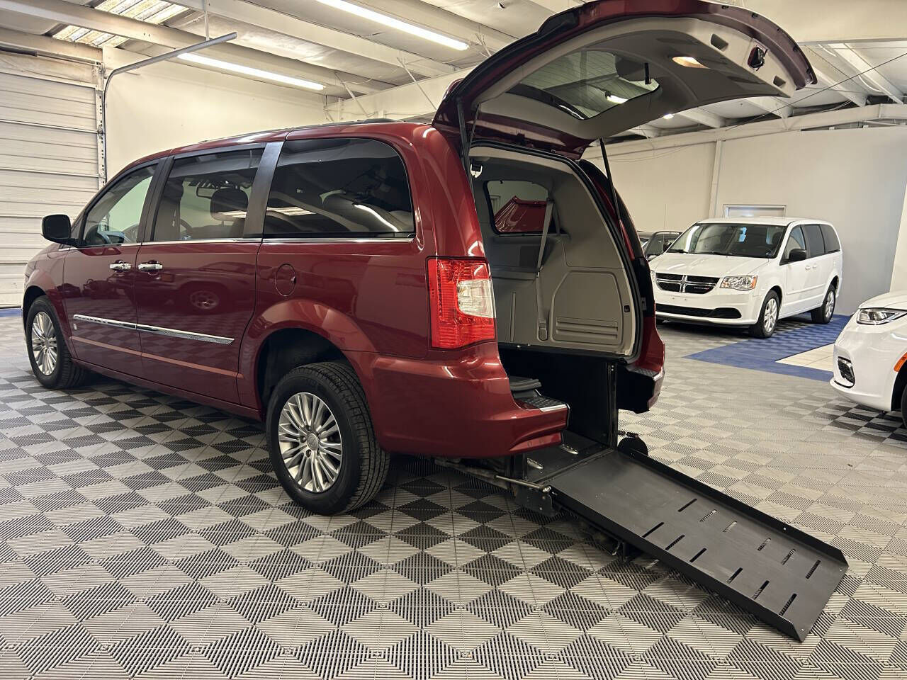 2016 CHRYSLER Town and Country