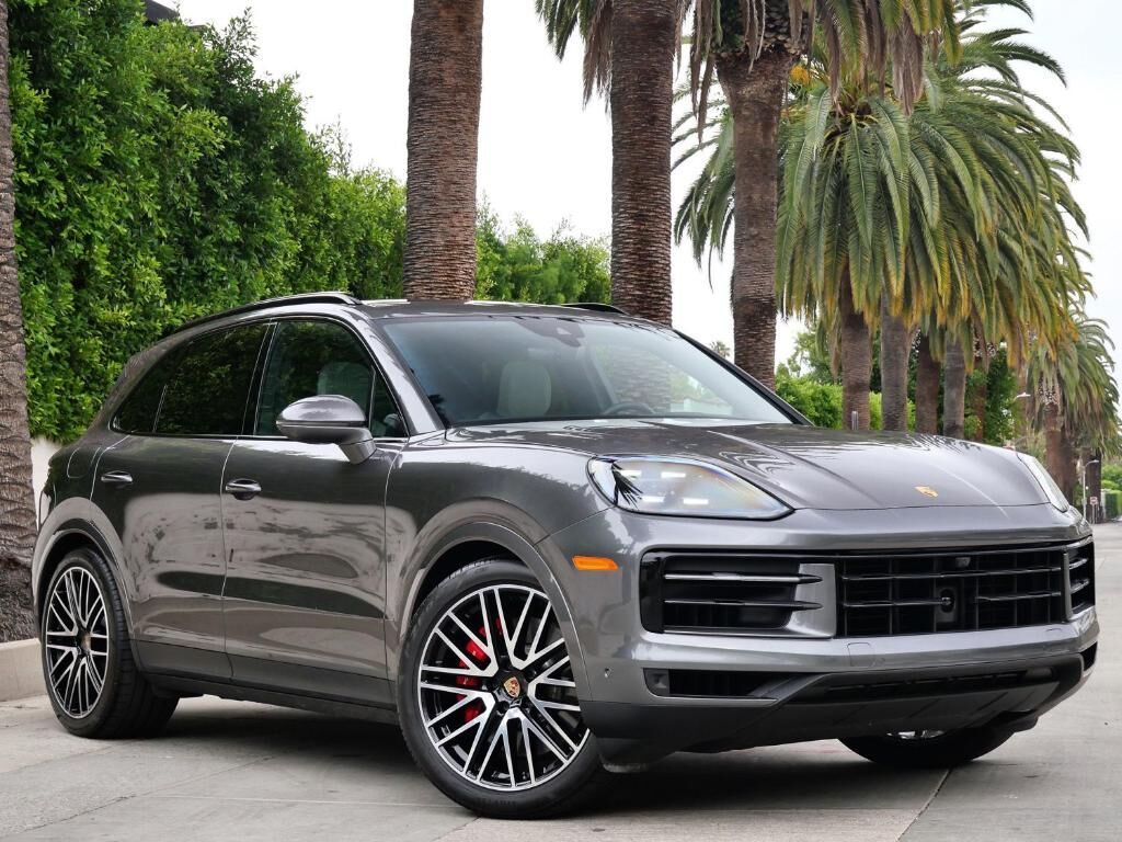 2025 PORSCHE Cayenne