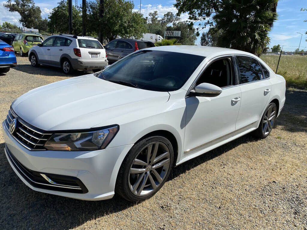 2016 VOLKSWAGEN Passat