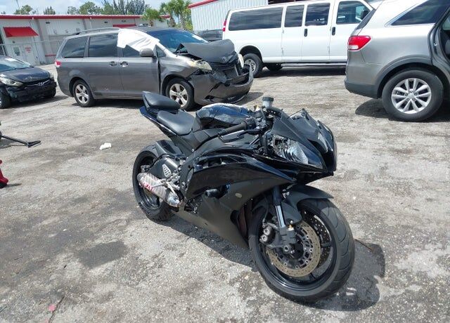 2011 YAMAHA YZF