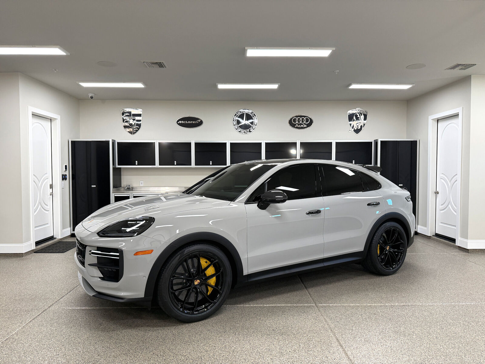 2024 PORSCHE Cayenne
