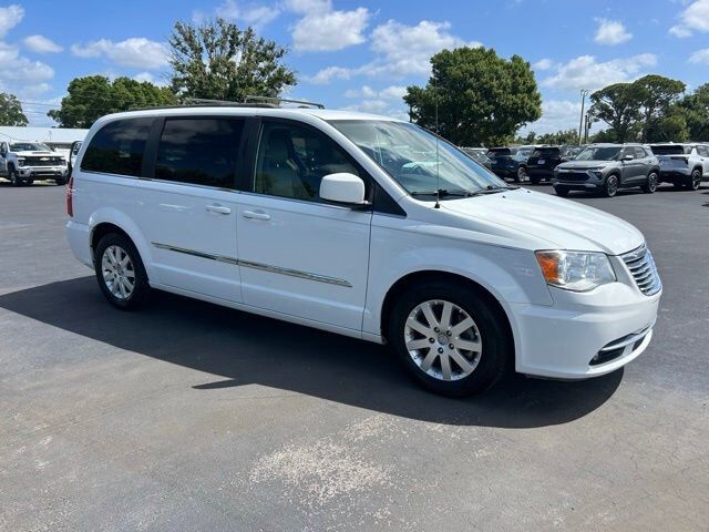 2015 CHRYSLER Town and Country