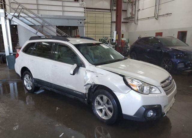 2014 SUBARU Outback