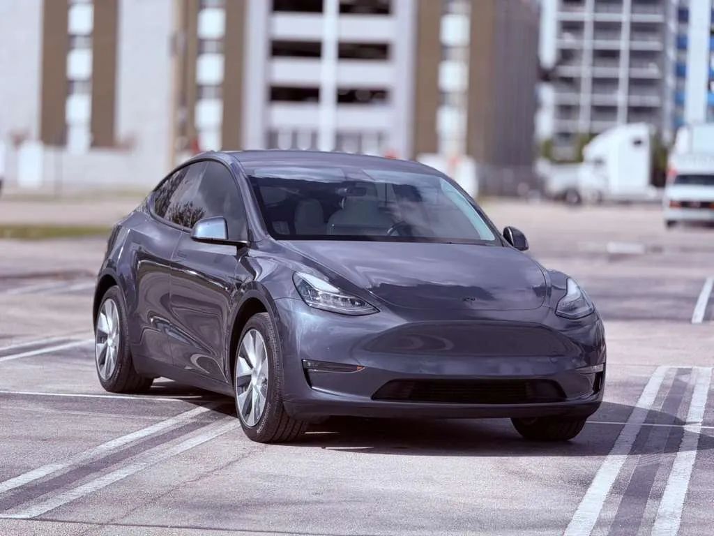 2021 TESLA Model Y