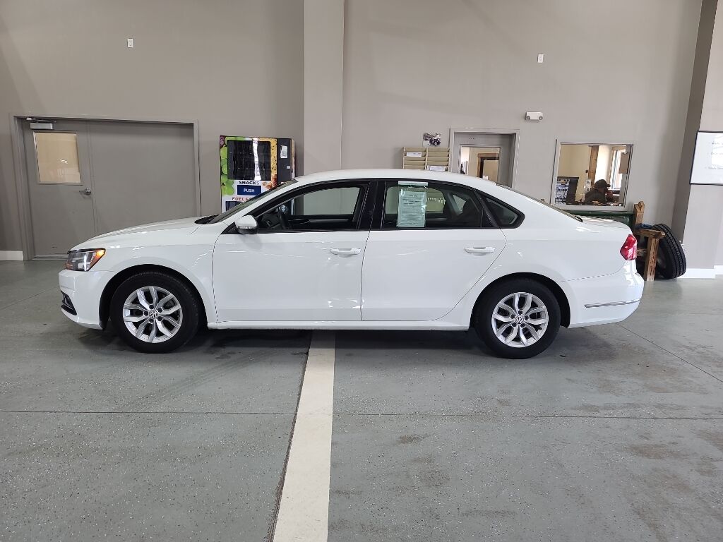 2018 VOLKSWAGEN Passat