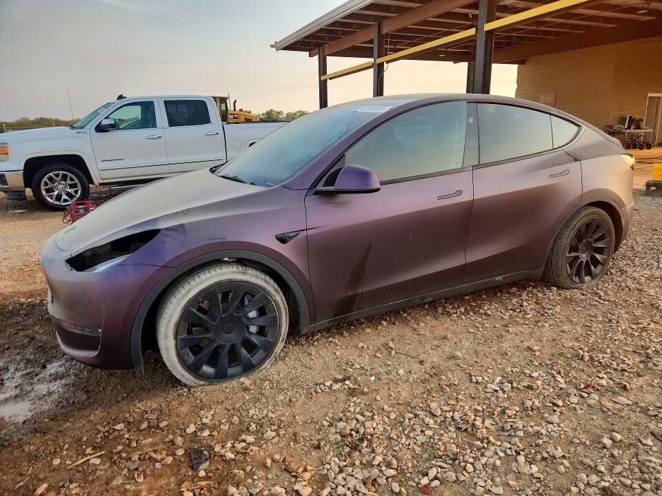 2024 TESLA Model Y