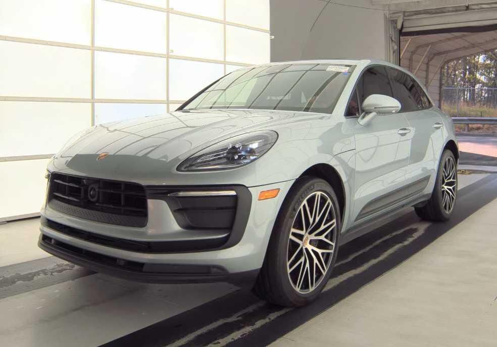 2024 PORSCHE Macan