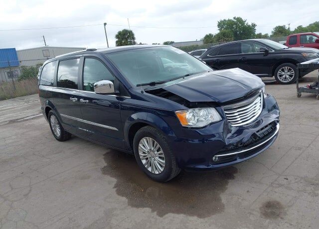 2015 CHRYSLER Town and Country