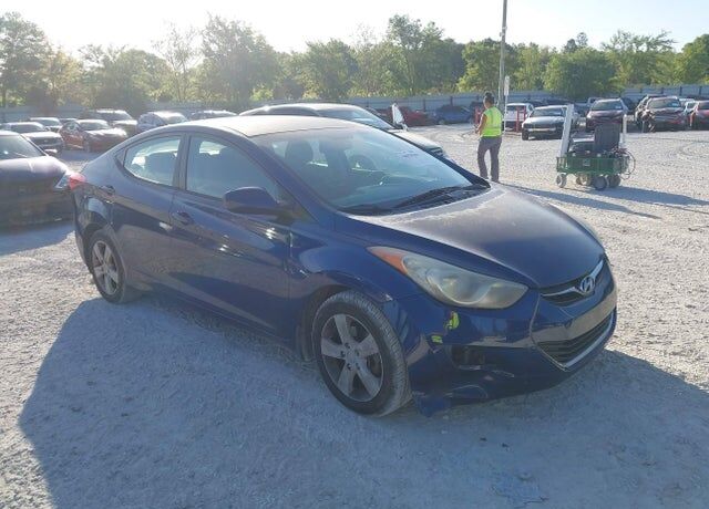 2013 HYUNDAI Elantra