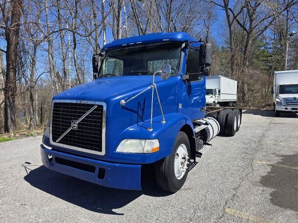 2014 VOLVO TRUCK VNM