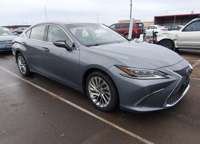 2019 LEXUS ES