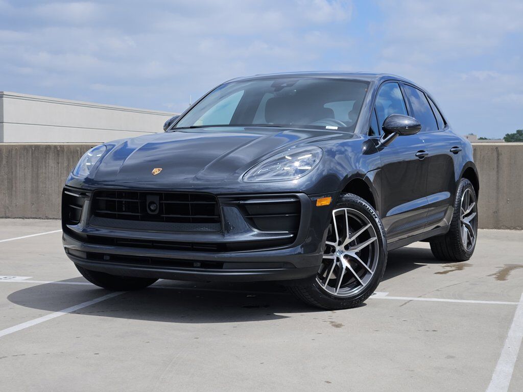 2026 PORSCHE Macan
