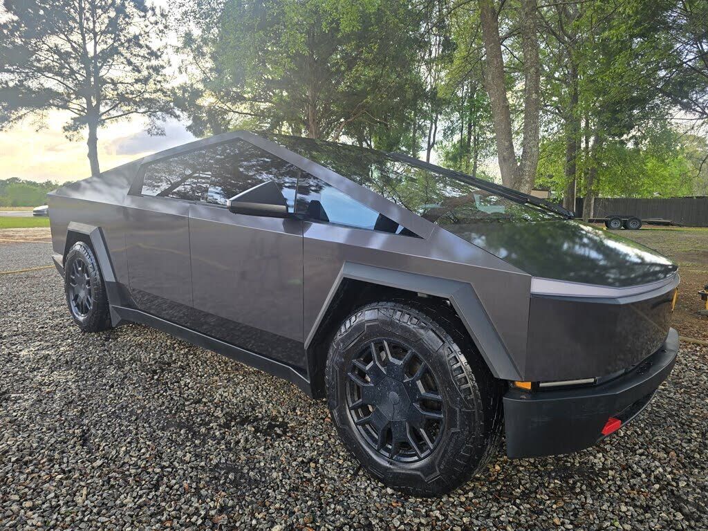 2024 TESLA Cybertruck