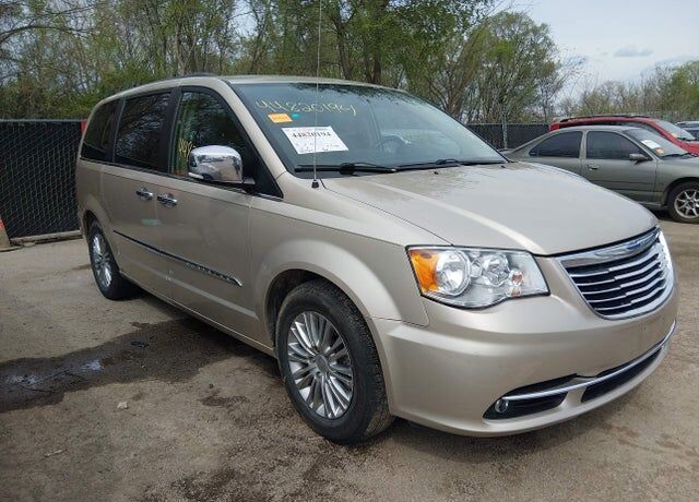 2015 CHRYSLER Town and Country