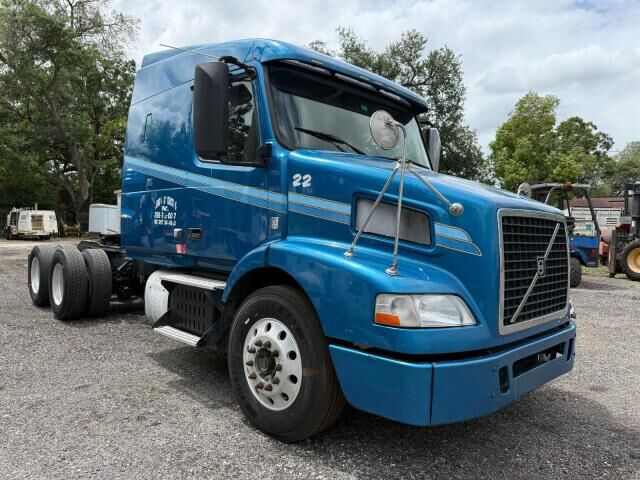 2013 VOLVO TRUCK VNM