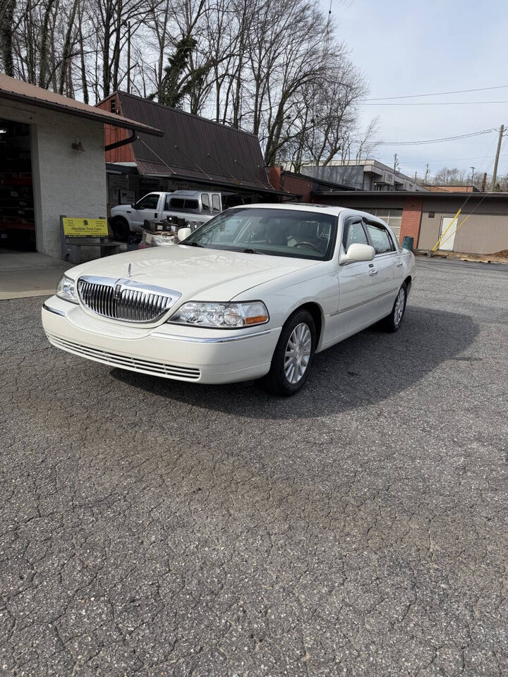 2003 LINCOLN Town Car