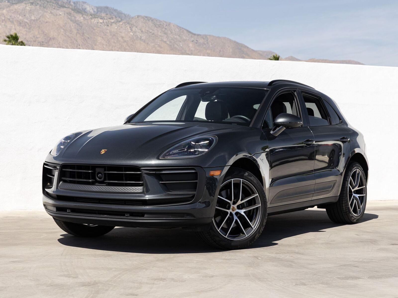 2025 PORSCHE Macan