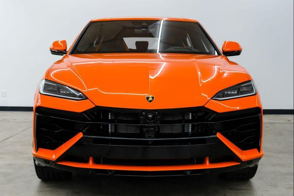 2025 LAMBORGHINI URUS