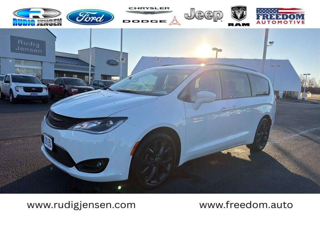 2019 CHRYSLER Pacifica