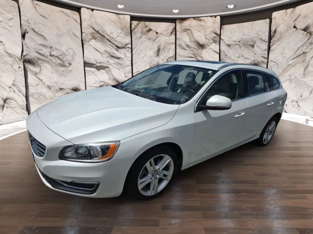 2015 VOLVO V60